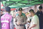 ท่านพล.ต.ท.ไตรรงค์ ผิวพรรณ ตามติดปฏิบัติการตรวจตลาดสี่มุมเมือง เจอต่างด้าวผิดกฎหมาย ลักลอบทำงาน-แย่งอาชีพคนไทย เพียบตามข่าว